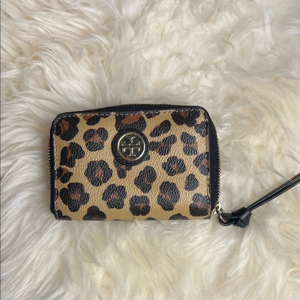 Tory Burch compact tory